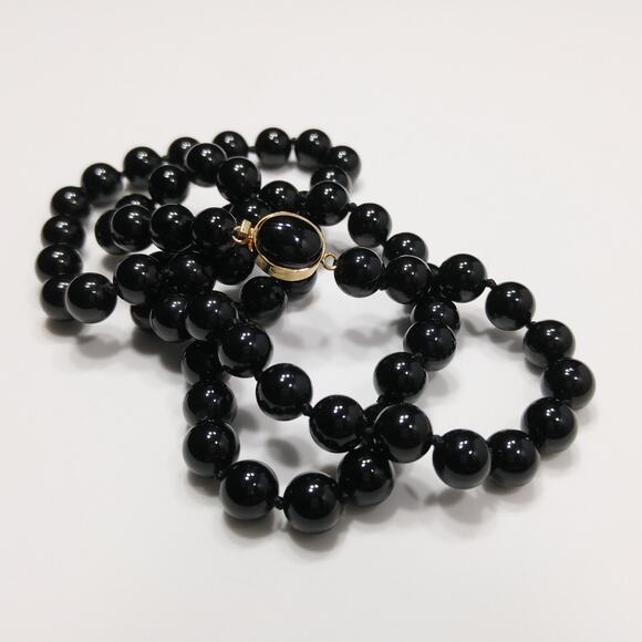 Vintage Onyx Beaded Necklace, Hand Knotted, Gold Tone Clasp, Quartz Tested 1980s - Picture 3 of 10